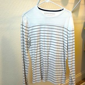 Men’s Banana Republic long sleeve t-shirt size large.